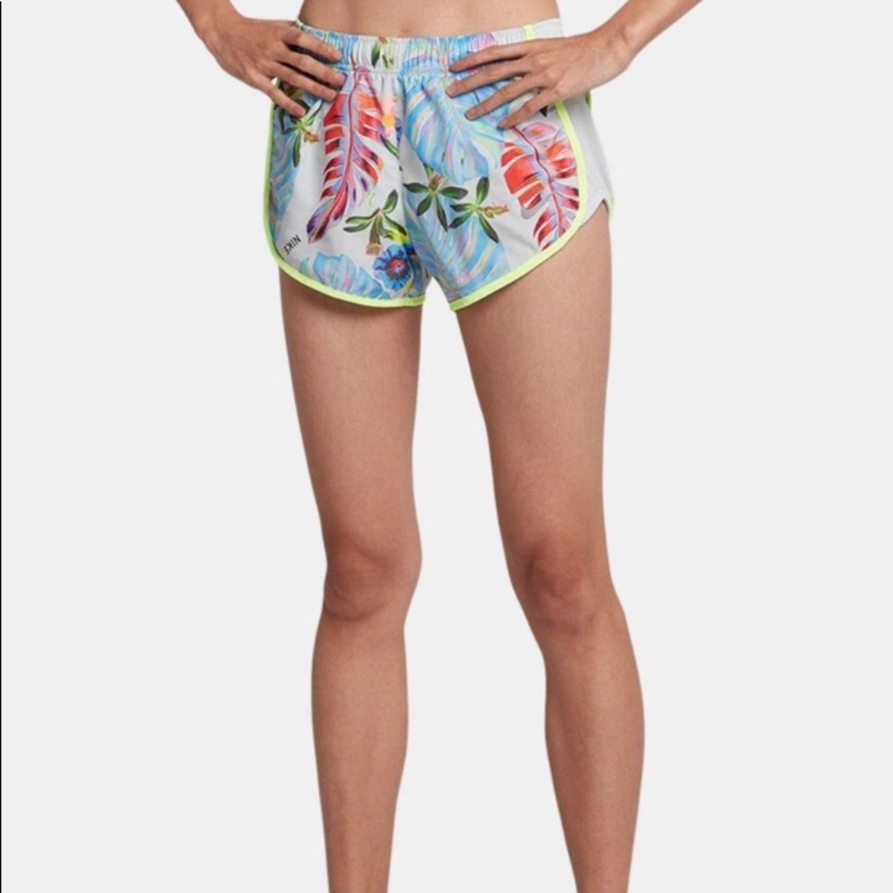 • Nike • Ultra Femme Dri-Fit Tempo Shorts